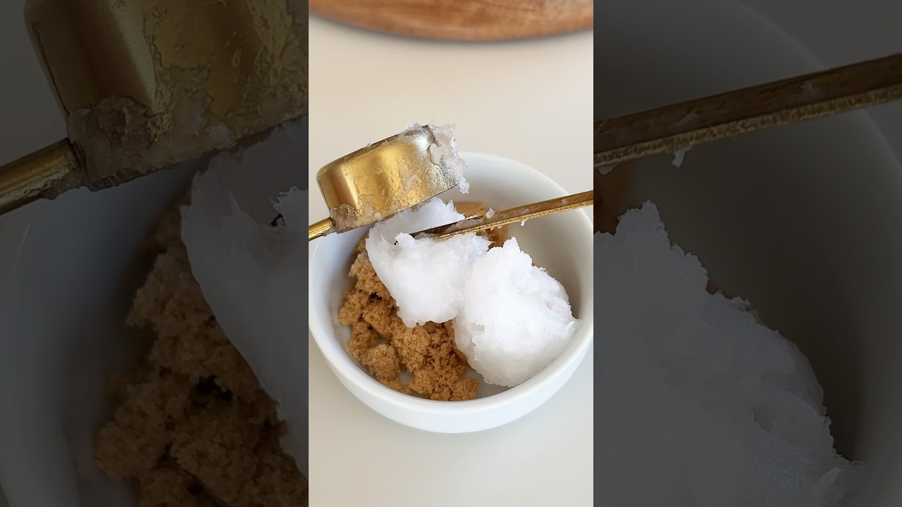 Brown sugar & honey lip scrub 💋 #asmr #recipe #satisfying #lipscrubs #diy #homemade