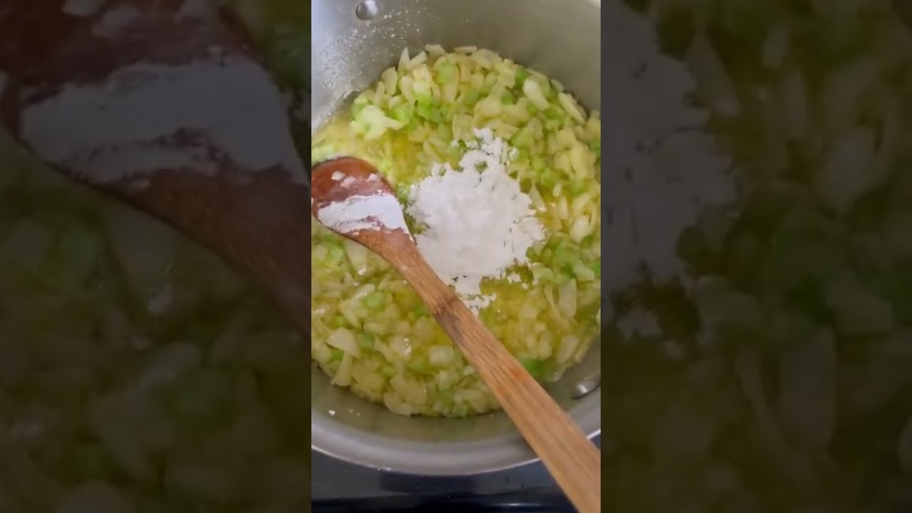 Make ahead Thanksgiving gravy because holidays are stressful enough