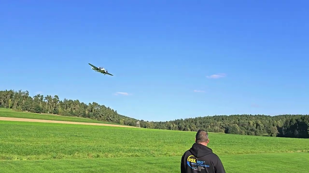 Tom mit seiner neuen Beechcraft