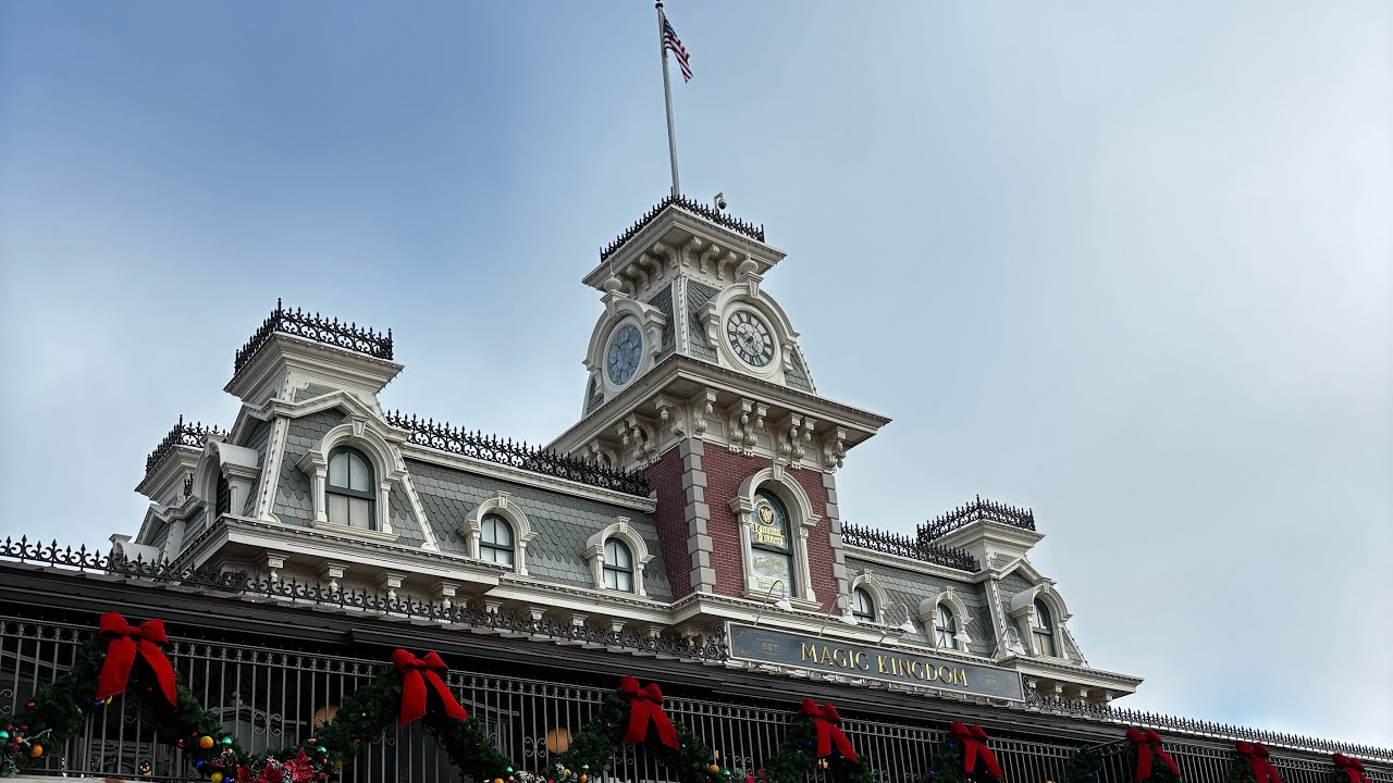 Our day at Magic Kingdom! Magic Band woes, celebrity sightings, and the Beak and Barrel. 
