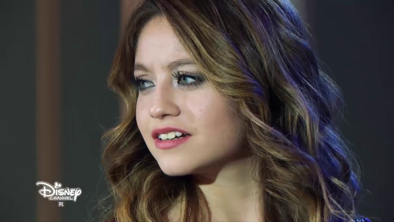 Soy Luna 3 | Emilia wyświetla zdjęcie pocałunku jej i Matteo (Odc 25/26)