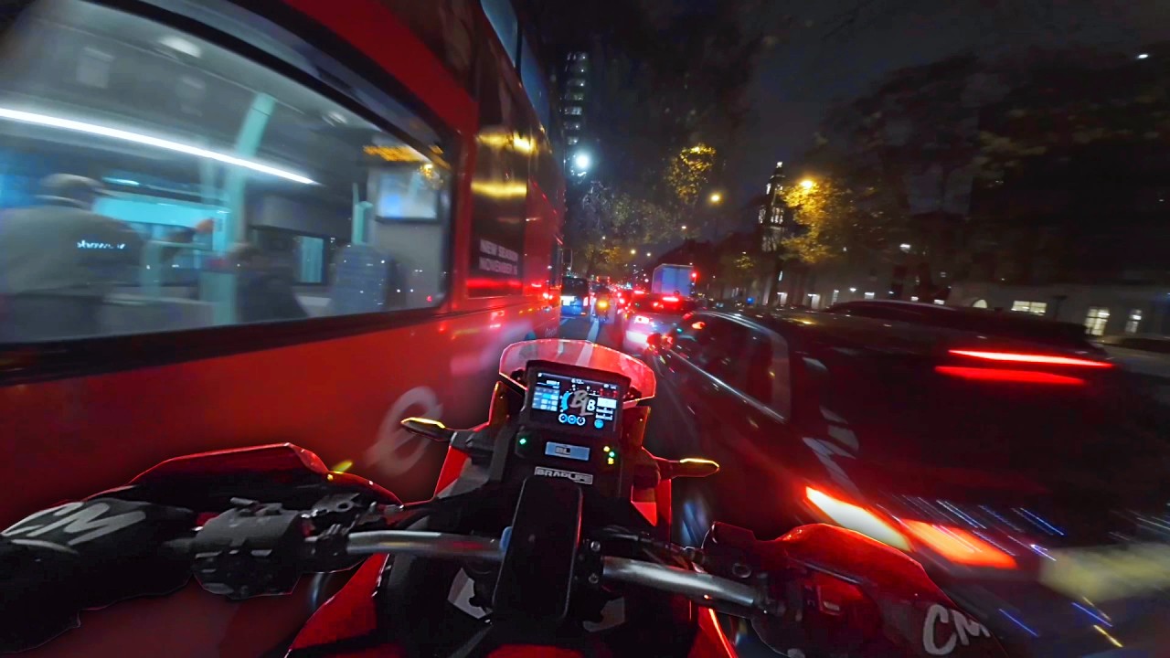 AFRICA TWIN VS HEAVY LONDON TRAFFIC