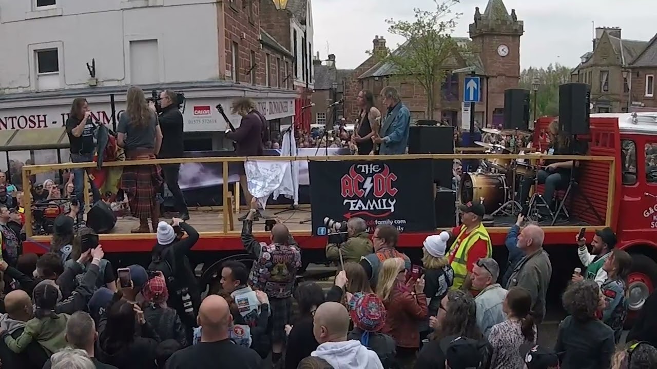 Thunderstruck AC/DC Tribute - Down Payment Blues - Bonfest 2022 - Kirriemuir - 30/04/2022