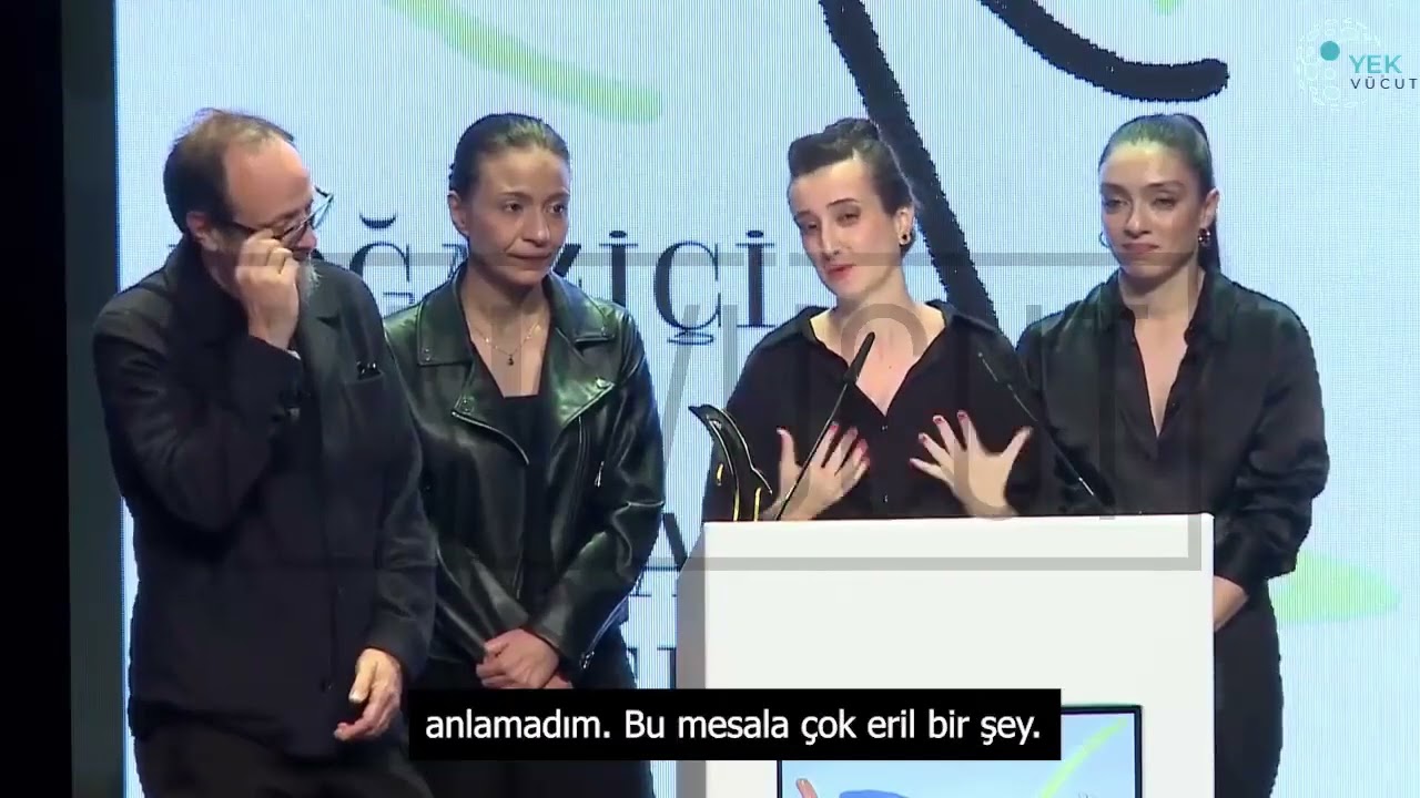 Boğaziçi Film Festivali ödül töreninde yönetmen Özcan Alper oyuncu Burak Haktanır tartışması