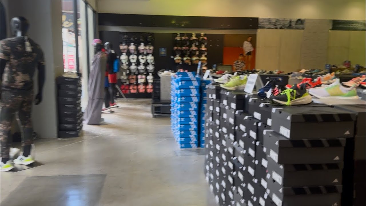 Шоппинг на диване&hellip;Тепло в Тайланде?  Еду с друзьями в Premium Outlet Phuket влог от Тепло на диване