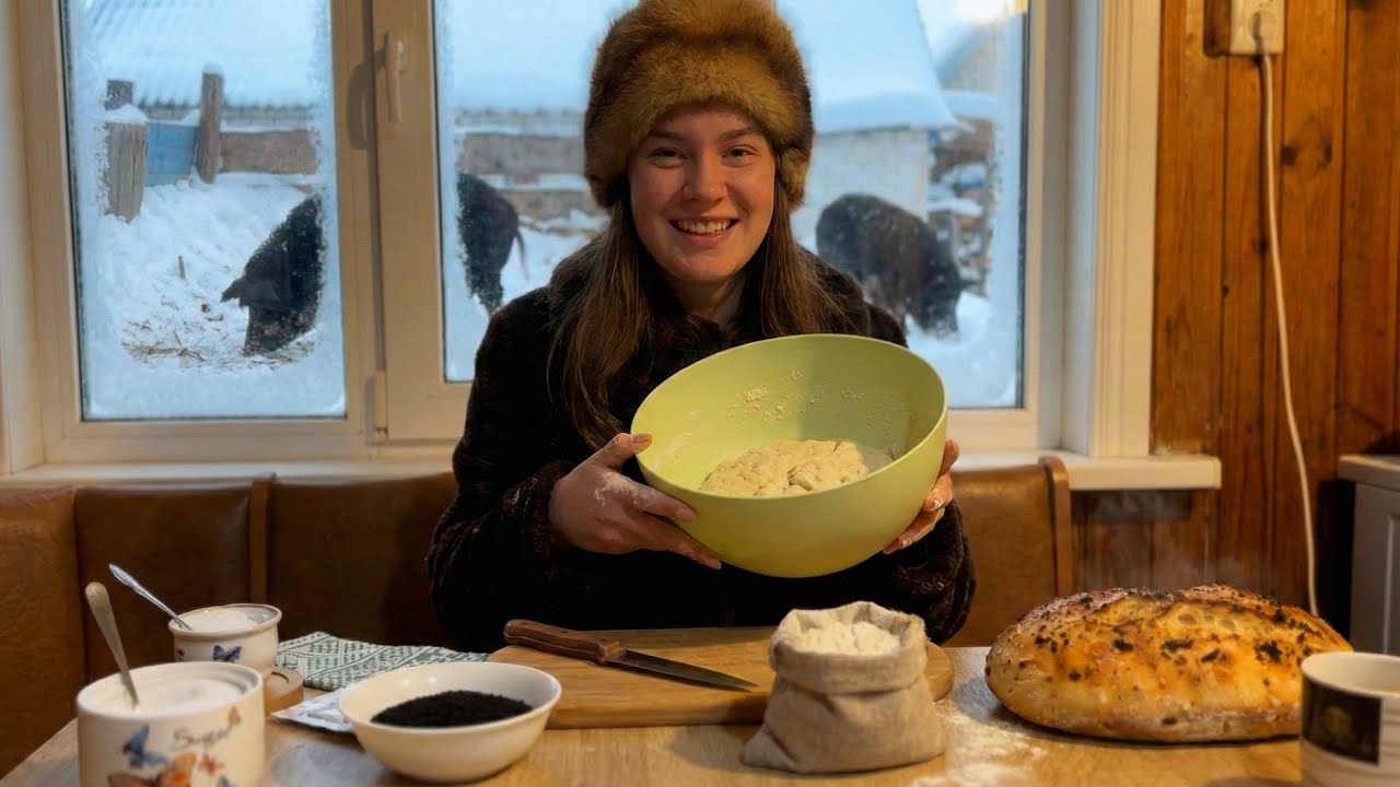 Вот как готовят в деревне хлеб, блины и жареные кабачки