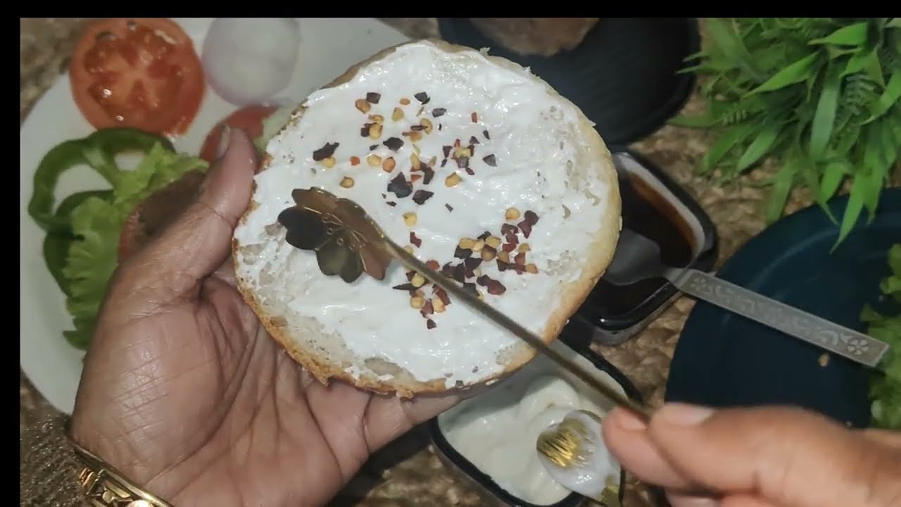  Burger Hai na ye Market jaisa Kaise banaye  Burger ke Maje Ghar par Brand your own Burger 🍔#viral 