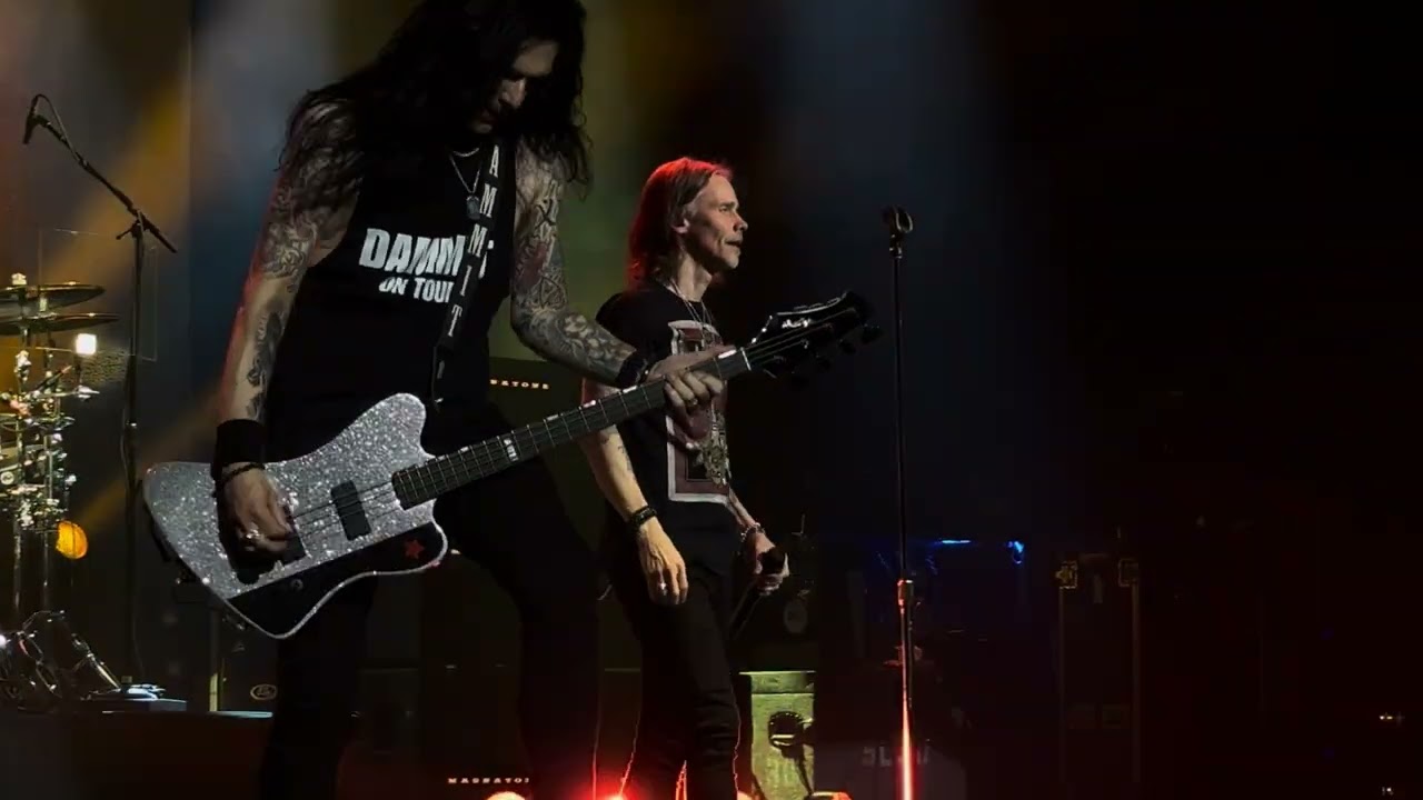 Slash ft. Myles Kennedy & The Conspirators - Starlight (Live in São Paulo)