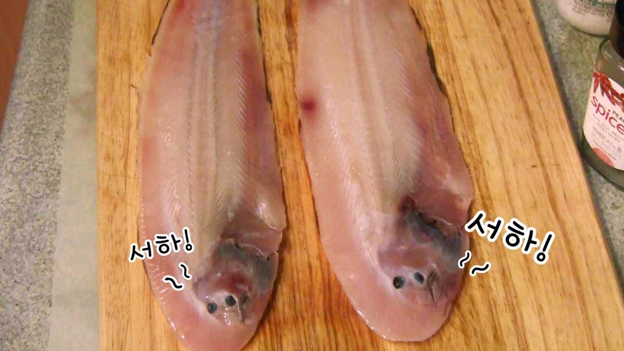 살이 없는 듯 해도 뜯어 먹는 재미가 있는 '서대 구이' 그냥 소금 뿌려서 굽기만 하세요. 짭조름함에 밥 한 공기 뚝딱입니다. 밥도둑 수문장 '서대 구이' 만들어 드세요.