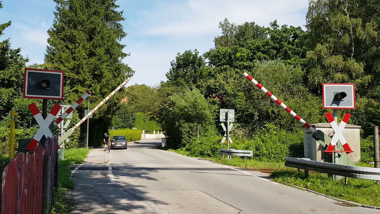 Bahnübergang Schondorf am Eichet  ++ 3  Generation Wechselblinker von Siemens