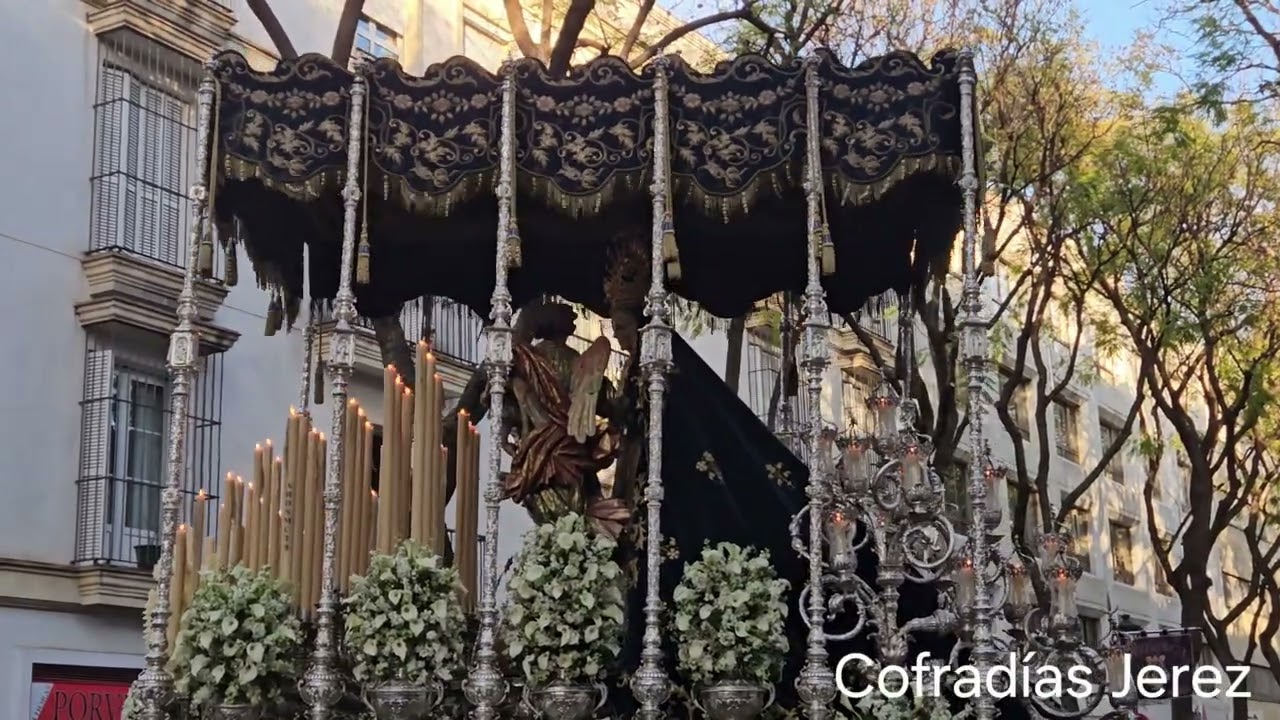 Maria Santísima de la Confortación por Calle Porvera. Jueves Santo 2025. Jerez