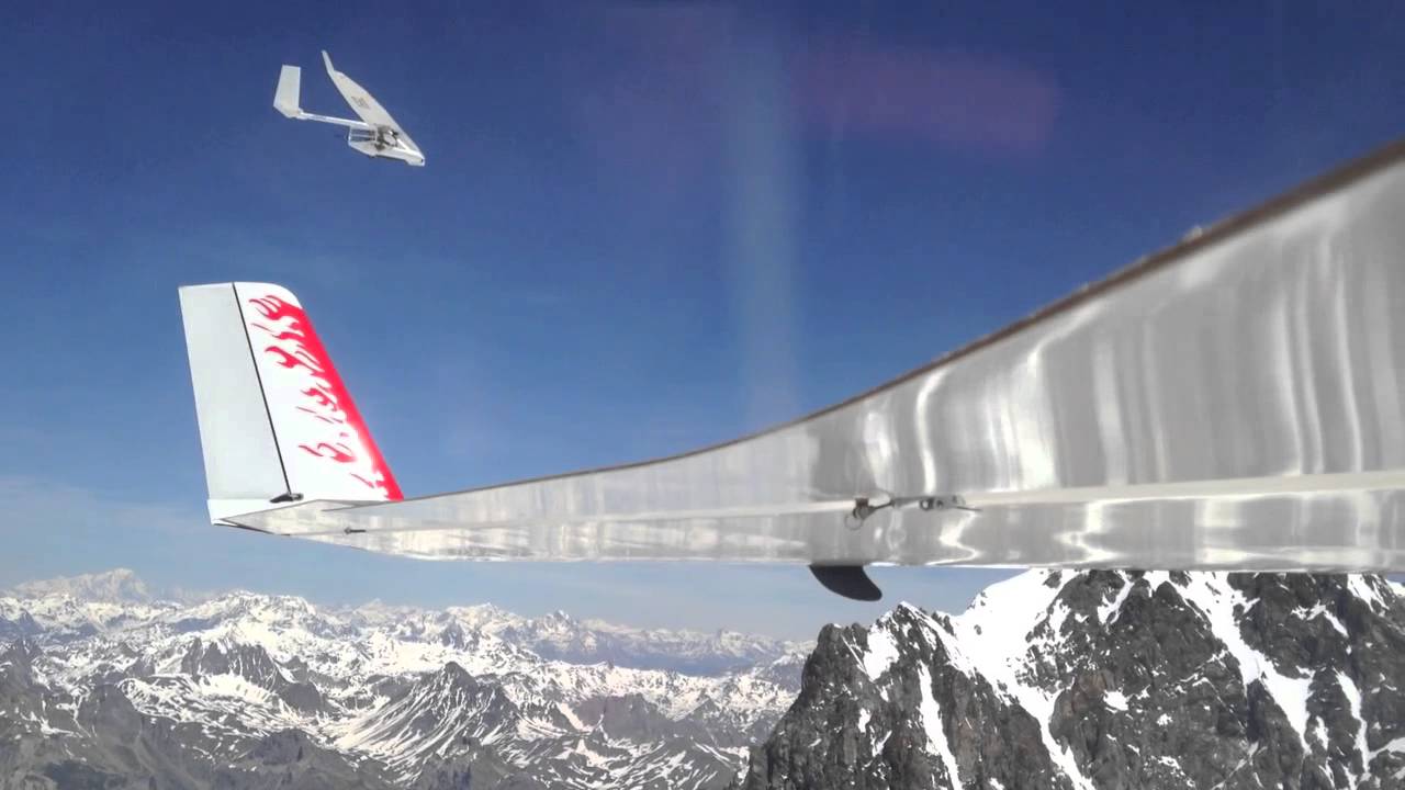Swiftlight and Archeopteryx flying together in the southern french Alps