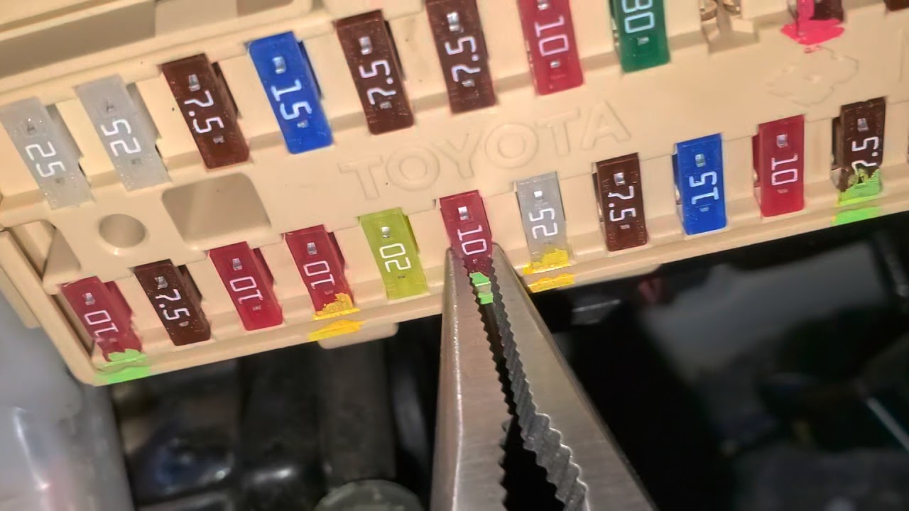 2007 Toyota Camry Radio Fuses