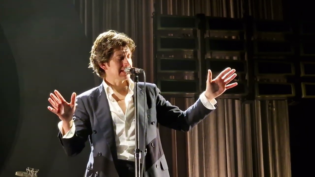 Hello You 🎻🎻 // 2023-10-15 Arctic Monkeys, 3Arena, Dublin // Strangeloving