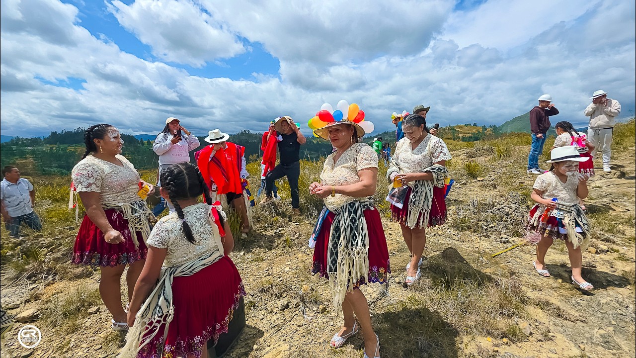 Jugando Carnavalito Internacional Primicia y Cholitas Floreras La Dolorosa Carnavalito