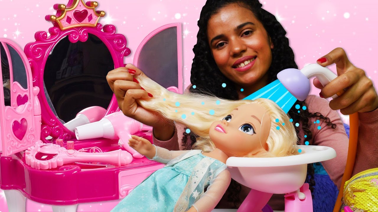 Escola de beleza! Tran&ccedil;a. Historinha infantil com bonecas