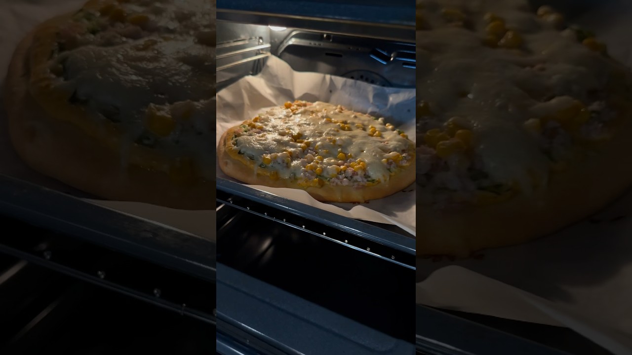 Пицца с огурцом и кукурузой 