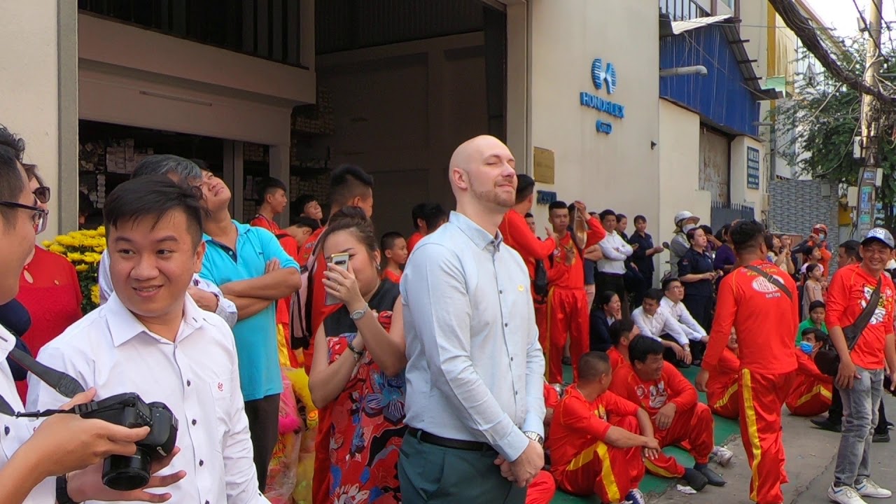Đại gia Cty Tư Nhân mời Đoàn Hằng Anh Đường full show cho nhân viên xem đầu năm.