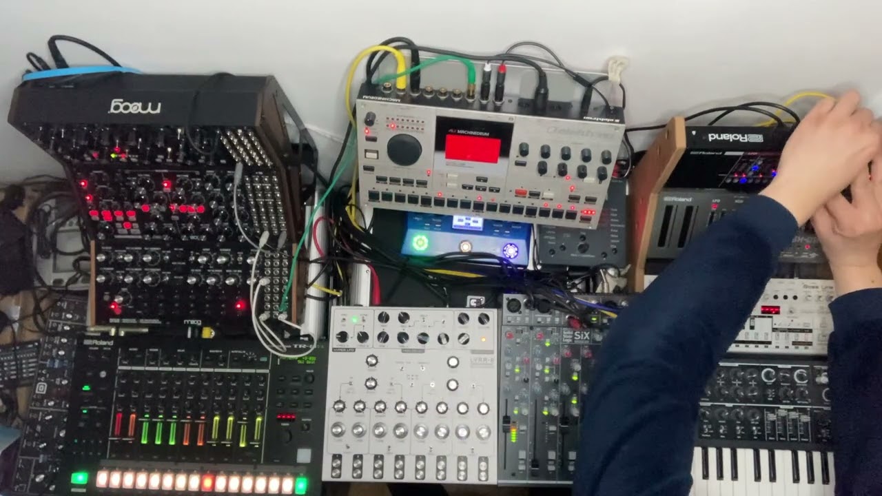 &ldquo;Rise of the machines&rdquo; No computer or DAW, Live melodic techno Jam