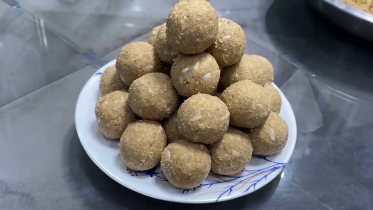Aate aur Gond ke Laddu Recipe | Sardi Special Healthy Laddu | Poonam Desi Zaika