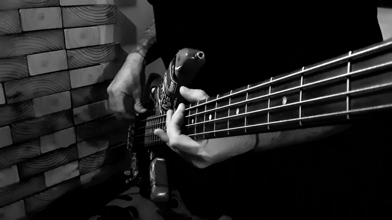 Sobrio a las Piñas DIVIDIDOS Cover Bajo