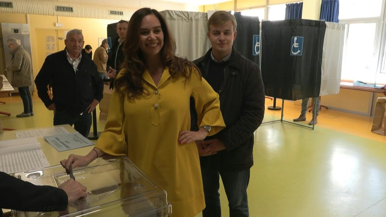 Municipales: Sarah Knafo, candidate à la mairie, vote à Paris | AFP Images