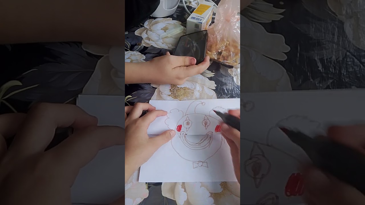Я делаю клоун рисунок у которого огромный рот