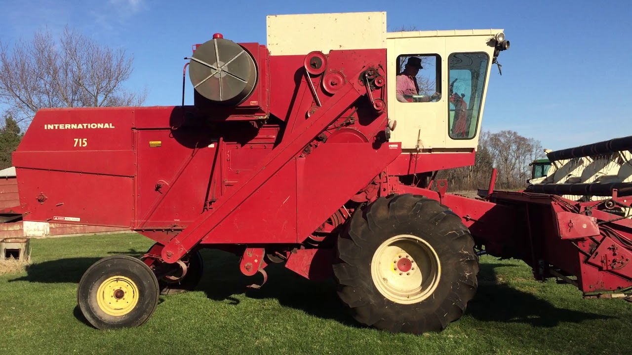 LOT-219 1974 INTERNATIONAL HARVESTER CO 715 COMBINE