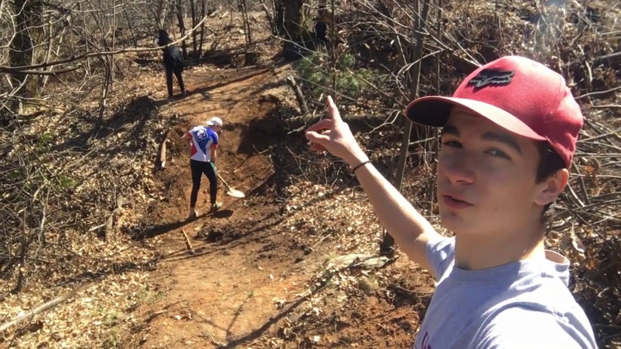 ON CONSTRUIT NOTRE PISTE DE DH !!! EP01| Tuto shape bikepark