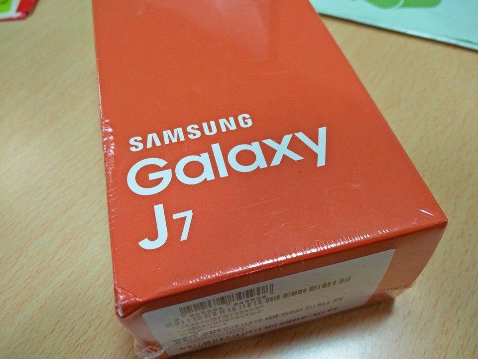 [Hindi] Samsung Galaxy J7 Real Unboxing and First Look Review