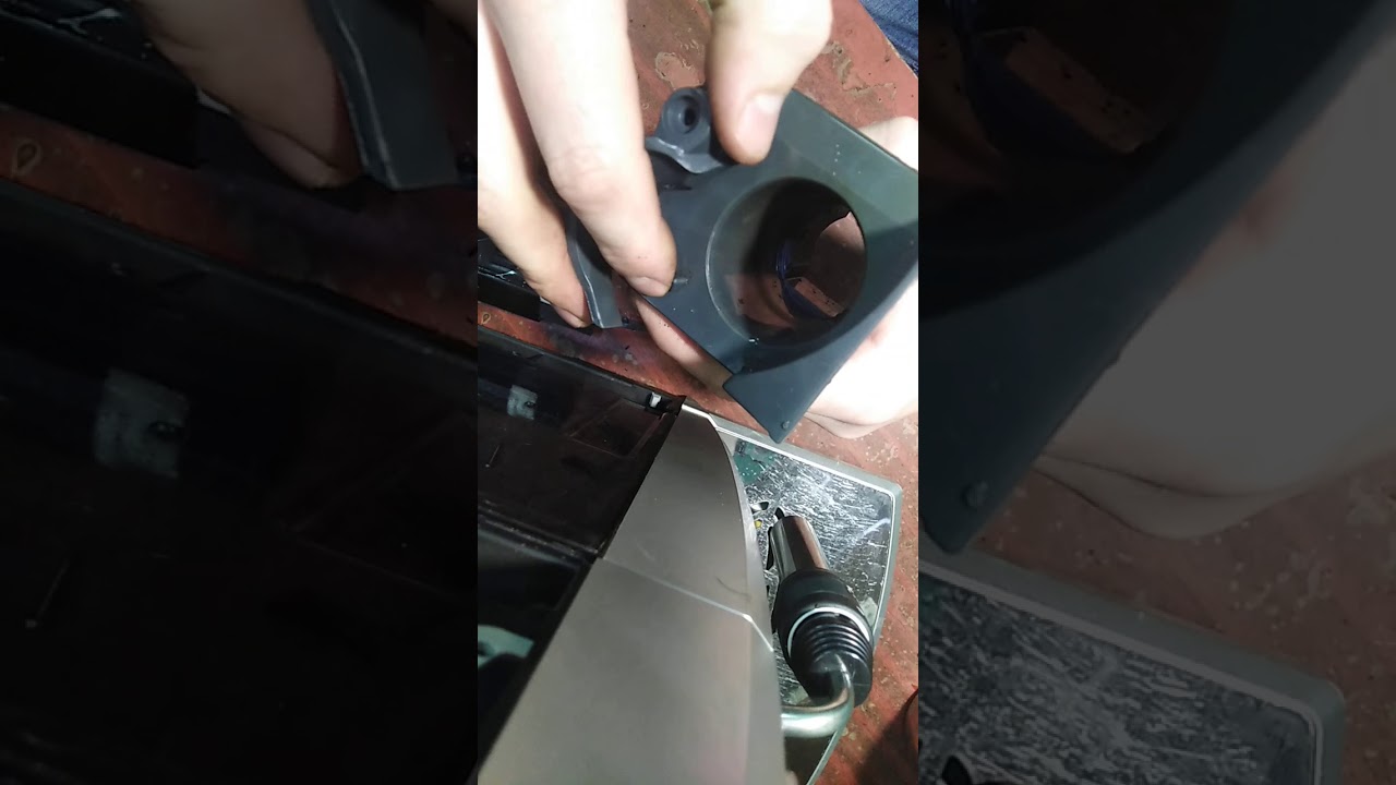 Разборка, смазка заварочного блока Delonghi, разбрасывает таблетку кофемашина