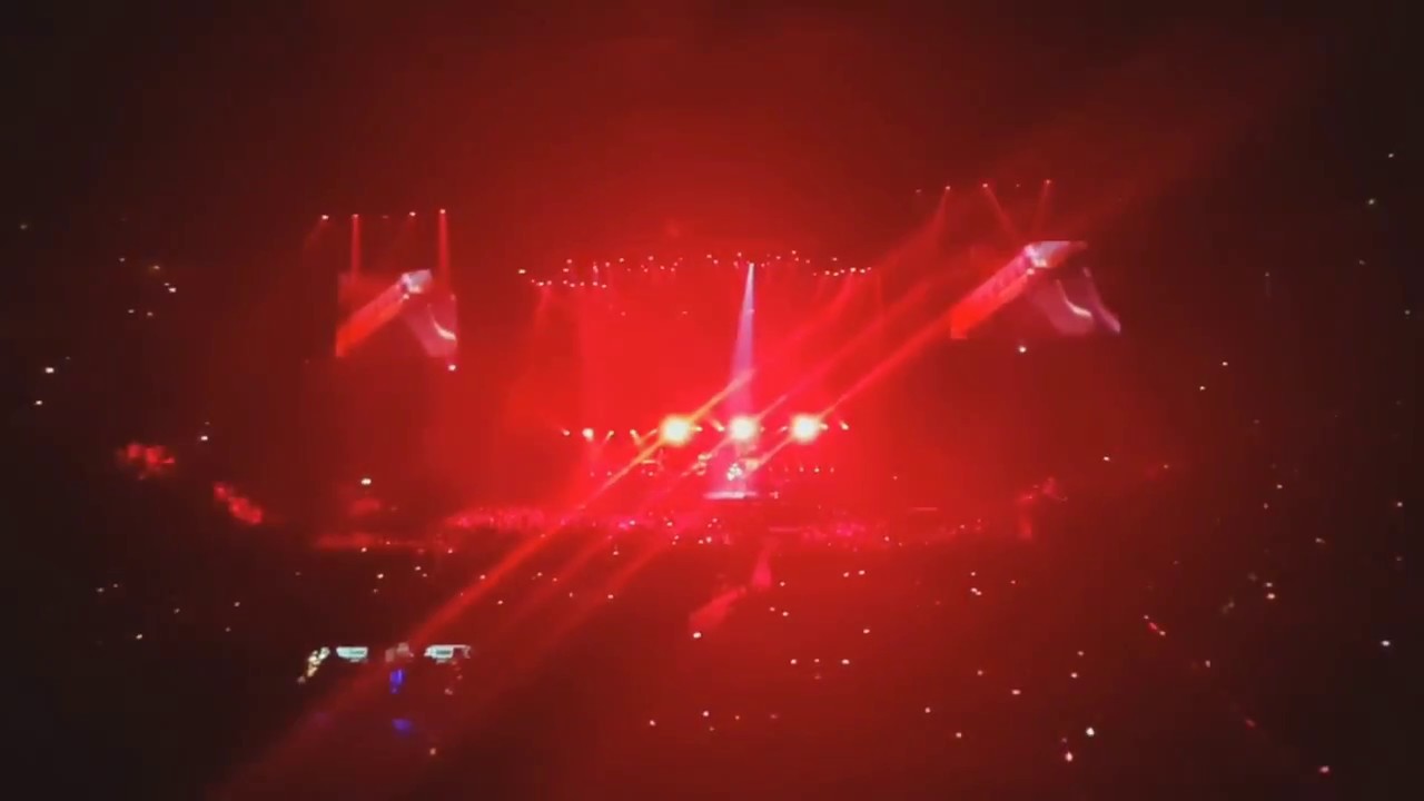 Phil Collins MULTICAM In the air tonight 2017 Not dead yet Tour