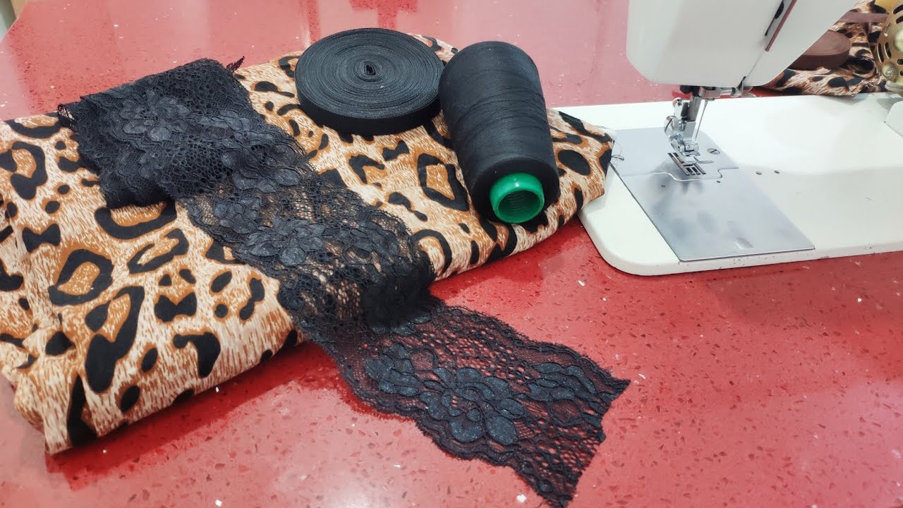موديل راقي بقماش جلد النمر  مع دانتيل اسود / neck design/ cutting and stitching/ size XXL