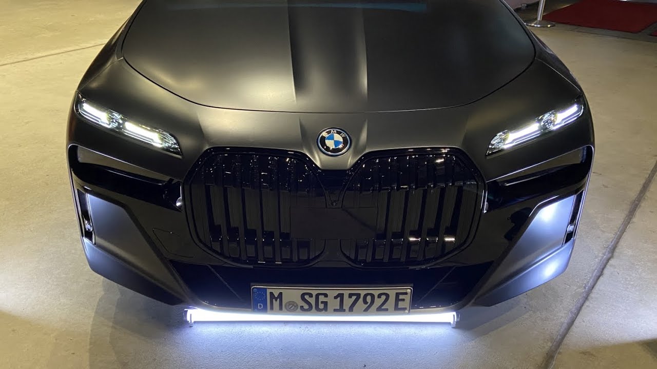 2023 BMW i7 xDrive60 G70 in Frozen Deep Grey Metallic + M Sportpaket Pro