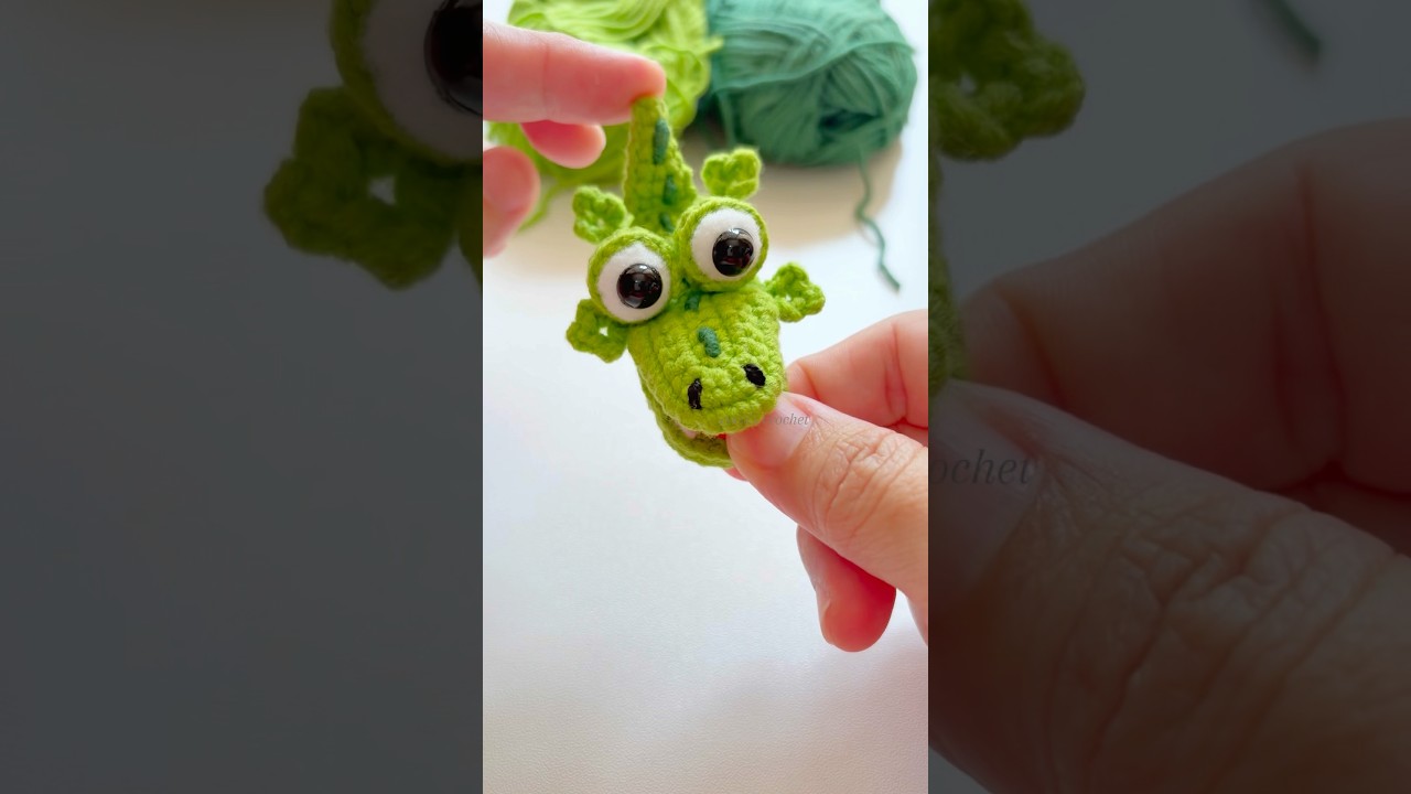 Cute crocodiles hair pin #cute #nurseryrhymes #crochet #crochettutorial