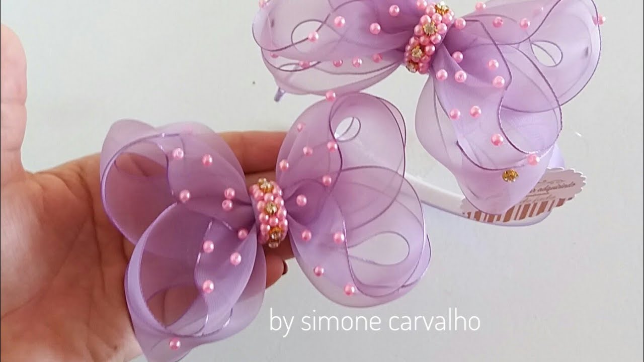 Laço de organza bordado com pérolas