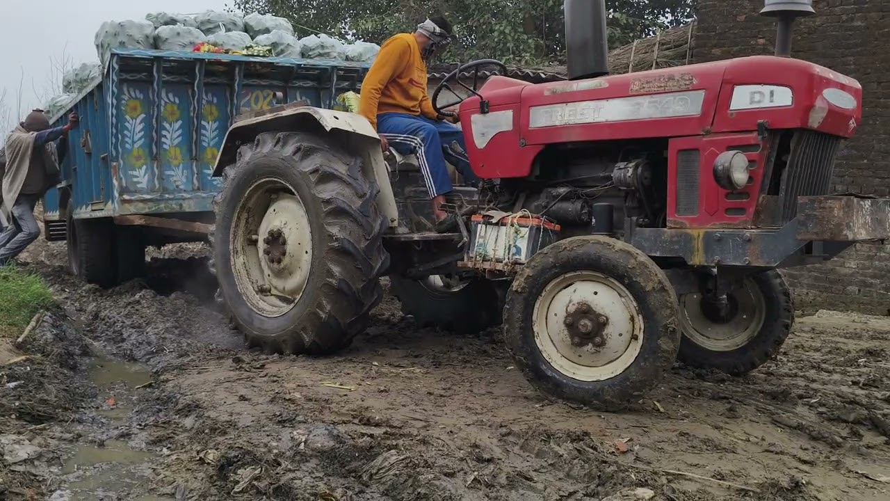 ट्रैक्टर बुरी तरीका से फस गया 😔💔 #trending 