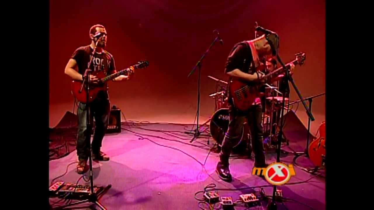 Hongo Fuu - Put Your Clothes Back On - 02 (en vivo en MxI, UCR)