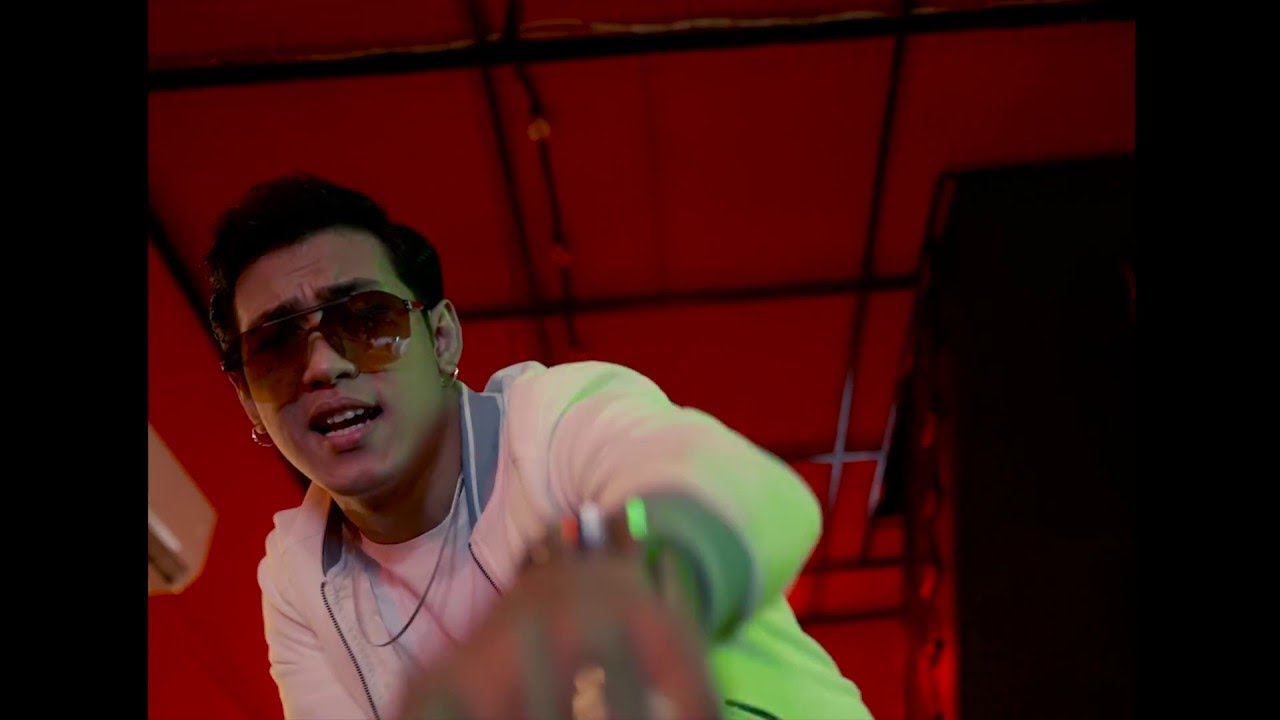 Shwe Htoo - Silent ( Feat : Mood ) [ Official Music Video ]