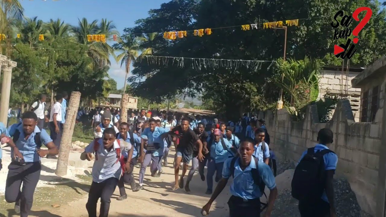 ELÈV LYCÉE PINCHINAT YO TE REPRAN LARI JOUNEN MÈKREDI 21 JANVYE A. 