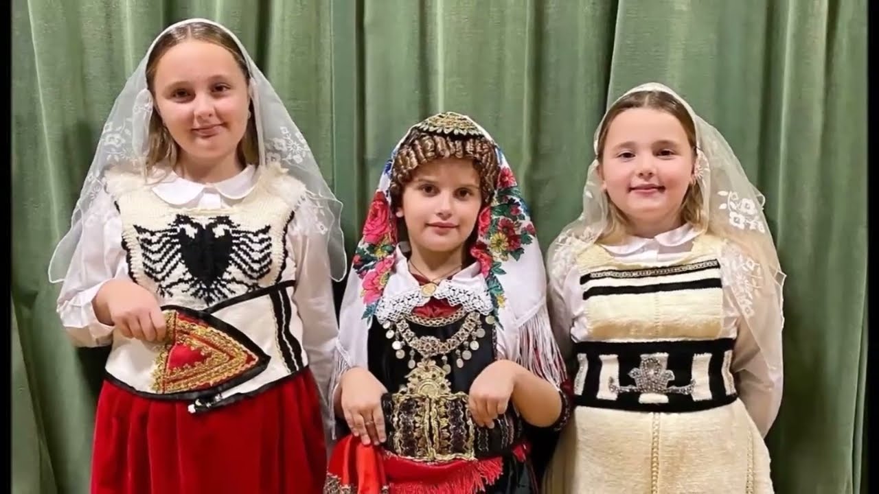Albanian folk costumes (54)