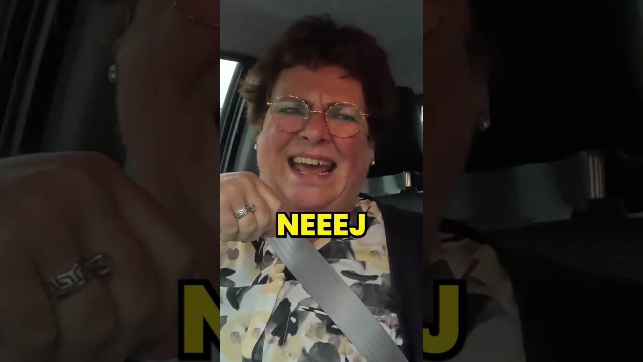 Giel's MOEDER wordt MISSELIJK door zijn RIJSTIJL #shorts #stuktv #vivalamam #canta #auto