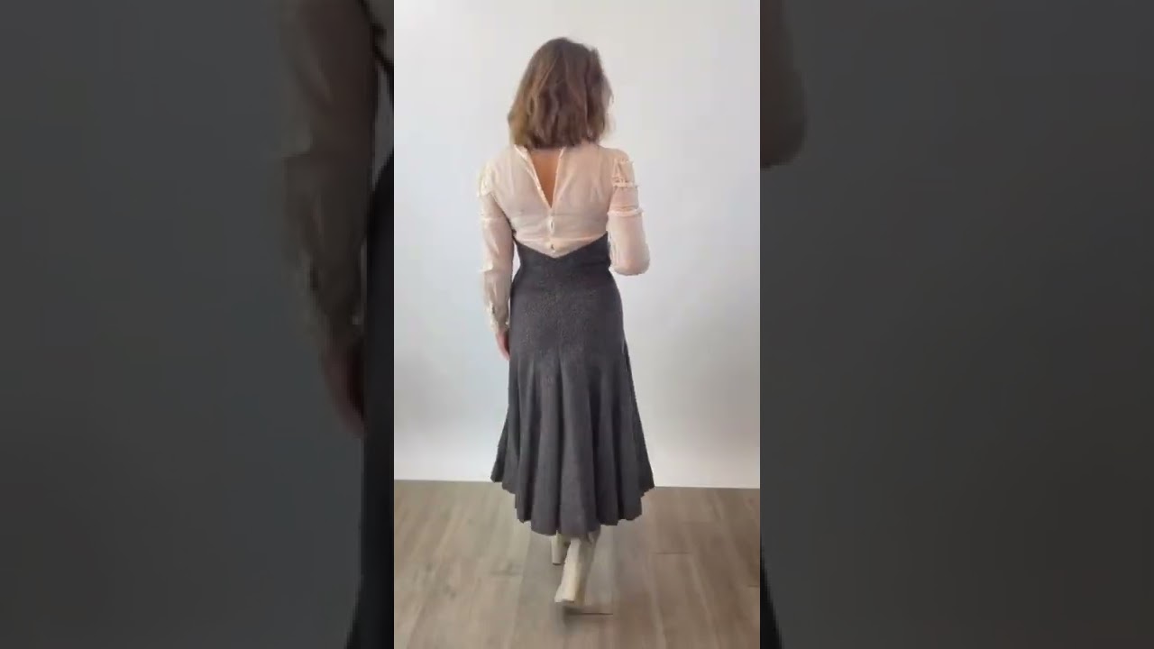 Amazing 1950&rsquo;s high waist and boned wool skirt 🙌🏼