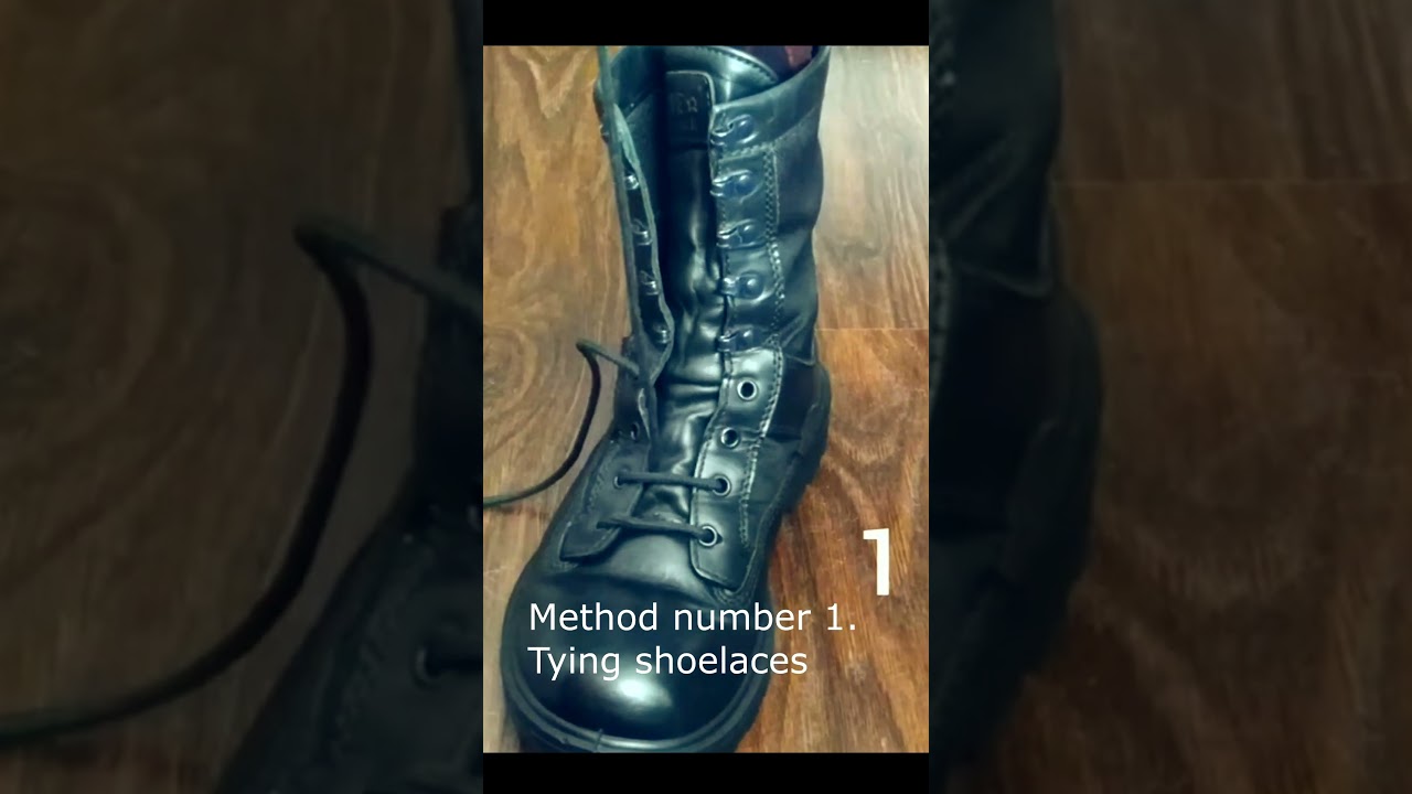 How to tie the laces of military combat boots, option 1.