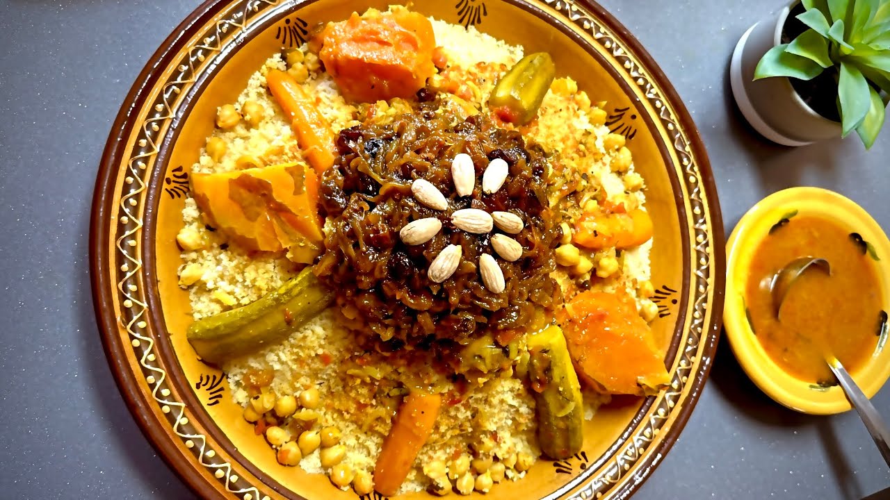 Couscous marocain au poulet 🍗 recette facile avec semoule parfaite & tfaya 
