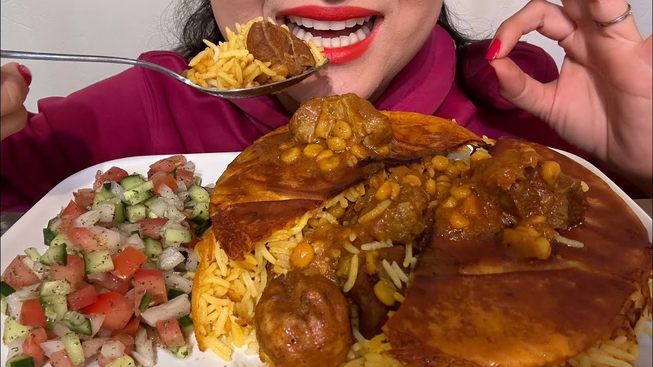 Asmr eating Persian stew with rice and Shirazi salad| موکبانگ قیمه لا پلو با سالاد شیرازی و ته دیگ