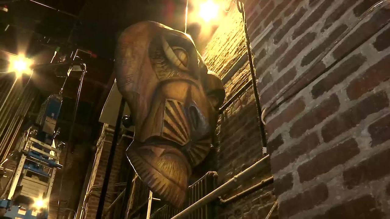 Head backstage at Atlanta's Fox Theatre to see behind-the-scenes at the Lion King