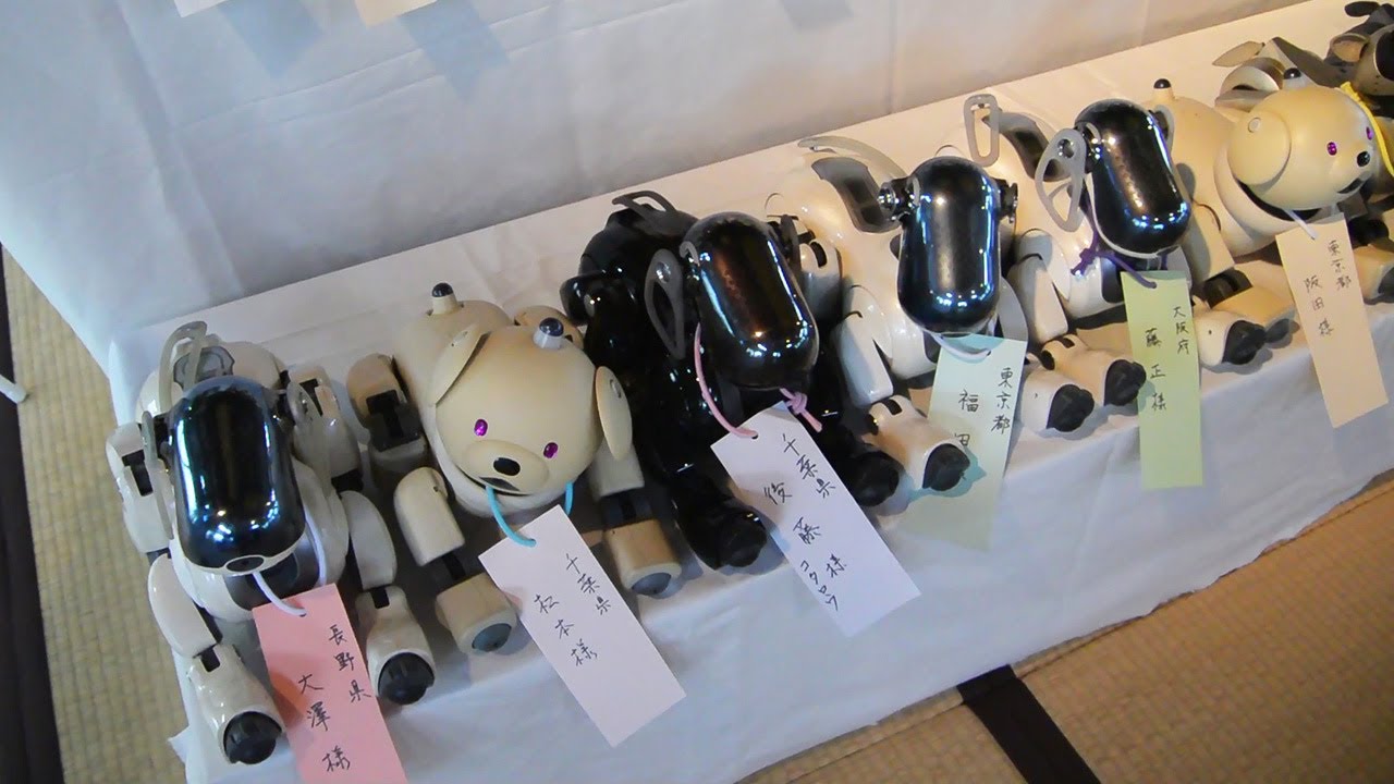 ＡＩＢＯの「お葬式」、１００台供養　司会は新型ロボ