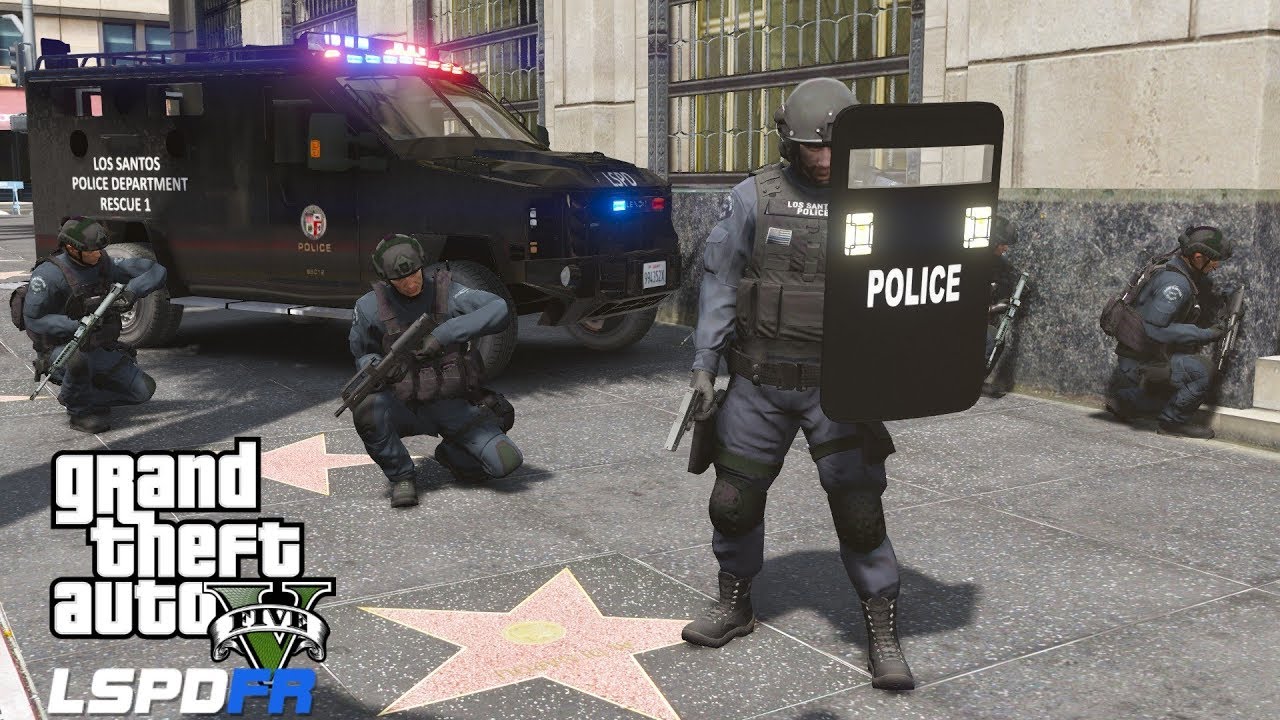 GTA 5 LSPDFR 0.4.2 #721 New Ballistic Shields - SWAT Team Responding To Armed Bank Robbery