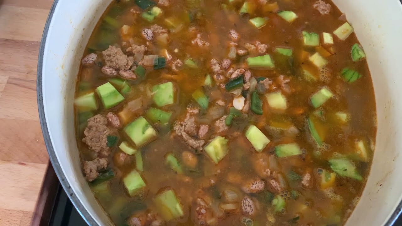 HOW TO MAKE A TANGY GROUND BEEF AND GREEN TOMATO CHILI | EASY AND QUICK CHILI RECIPE